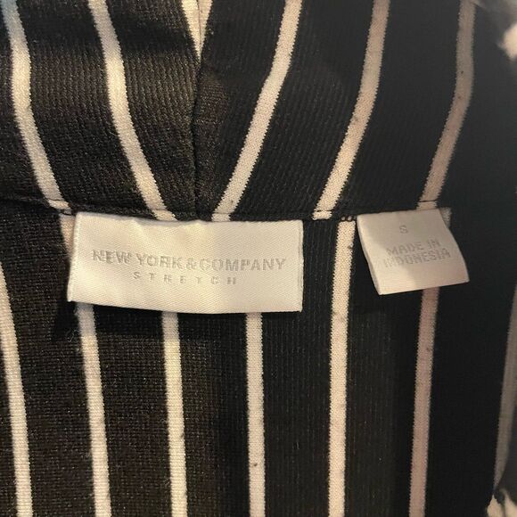New York & Co. Striped Sleeveless Collared Jumpsuit Black White Small Chic Women - Picture 9 of 11